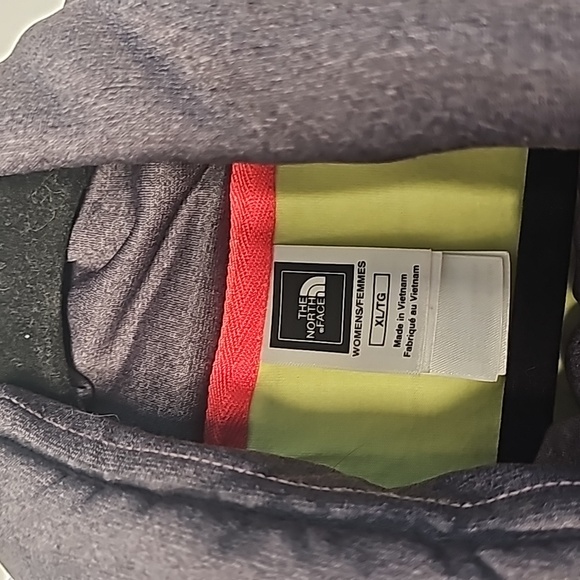 North Face Heather XL purple puffer vest - Picture 2 of 12